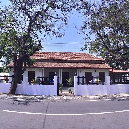 Peninsula Hotel Jaffna Exteriör bild