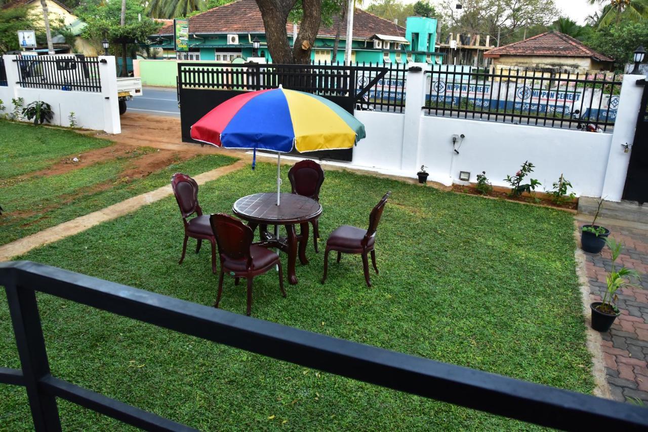 Peninsula Hotel Jaffna Exteriör bild