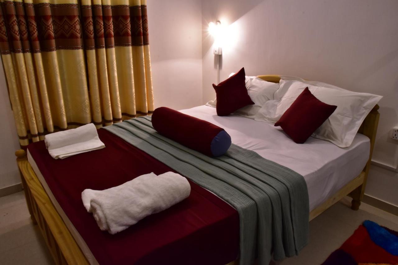 Peninsula Hotel Jaffna Exteriör bild