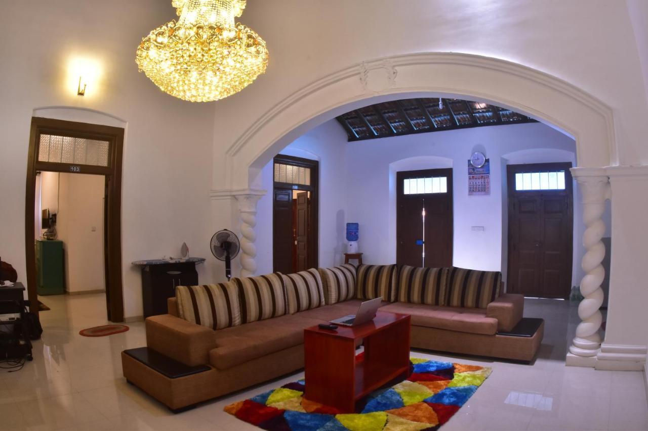 Peninsula Hotel Jaffna Exteriör bild